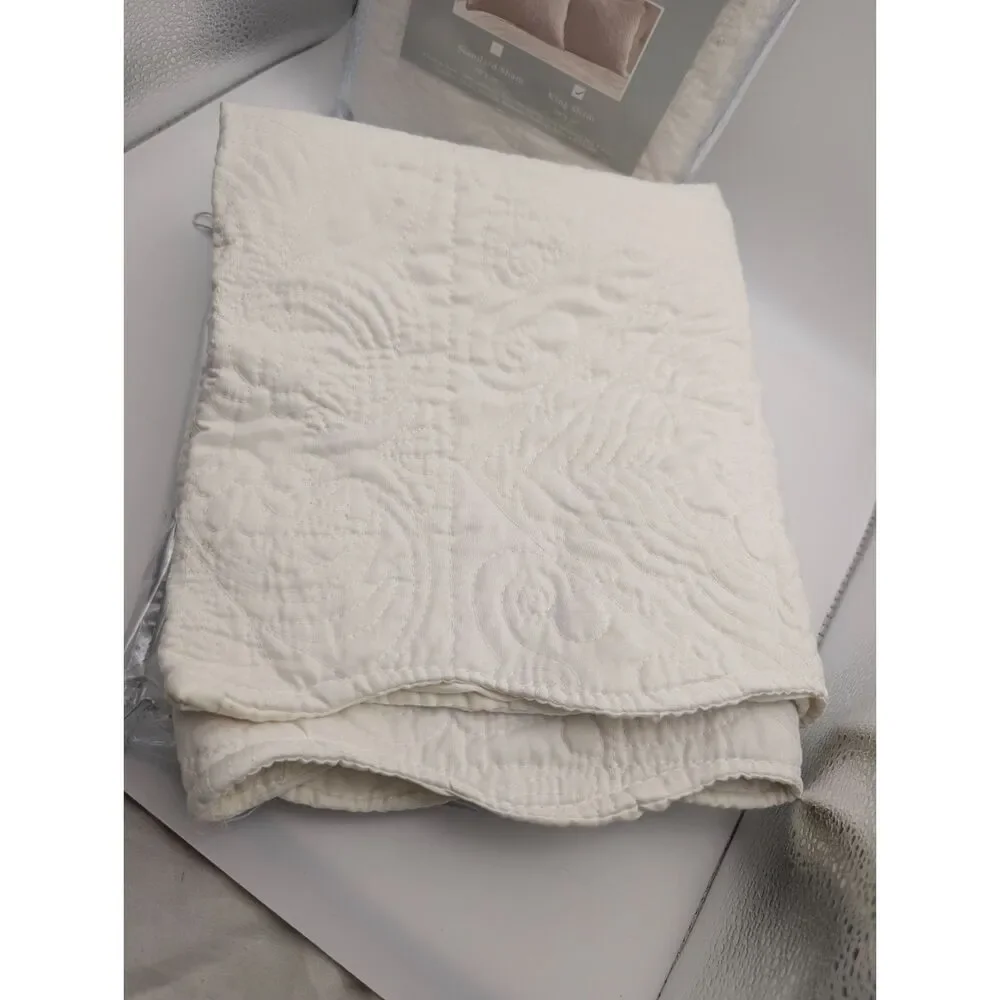 Vanderbilt Luxury King Shams Set of 2 White Matelasse Quilted Cottagecore